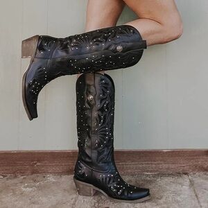 New with tags black cowgirl boots